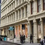 2 Bedroom Apt With 3 Beds - Friends & Family