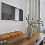 Designer 2 Bedroom Comfort Near Central Park