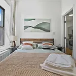 Designer 2 Bedroom Comfort Near Central Park