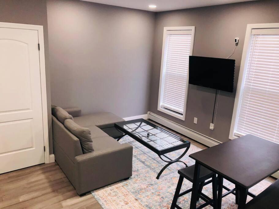 Căn hộ Luxury 2 Bedroom With Laundry & Close Transport New York
