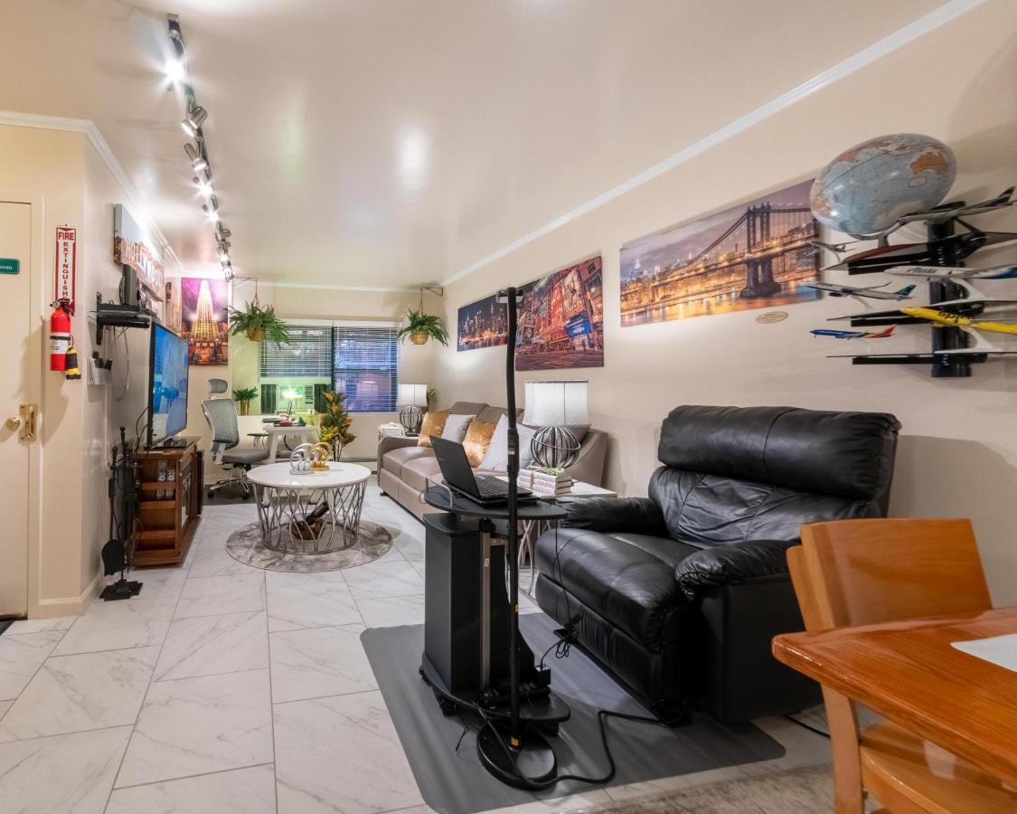 Căn hộ Two Bedrooms Manage And Supervise By Host Endless Features Amenities Dishwasher Washer Dryer Wifi Internet Services By Verizon Fios 960 Upload 960 Download Bi Monthly Free Housekeeping Services Huge 10000 Square Footage New York
