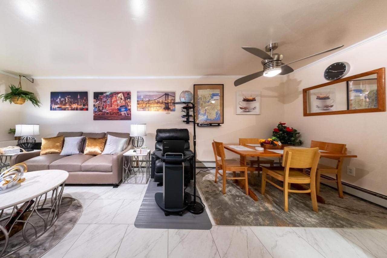 Căn hộ Two Bedrooms Manage And Supervise By Host Endless Features Amenities Dishwasher Washer Dryer Wifi Internet Services By Verizon Fios 960 Upload 960 Download Bi Monthly Free Housekeeping Services Huge 10000 Square Footage