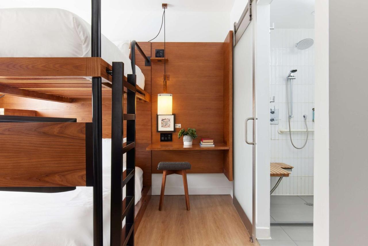 Khách sạn Arlo Soho 4*