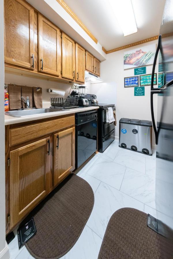 Booking.com Exxlusive: Fully Furnished One Bedroom Entire With Full Size Bed. For One Person Or Couple, Soulmate Positive Friendship Apartment