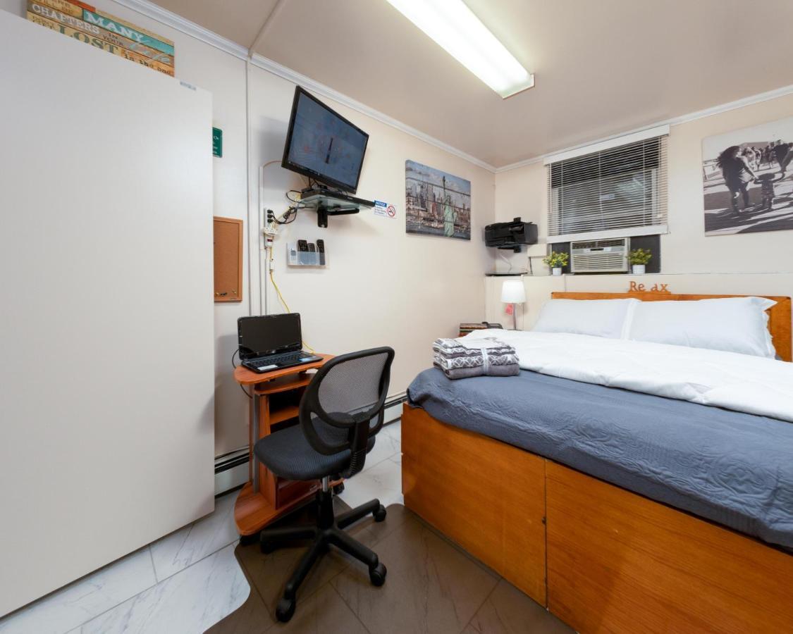 Booking.com Exxlusive: Fully Furnished One Bedroom Entire With Full Size Bed. For One Person Or Couple, Soulmate Positive Friendship Apartment *