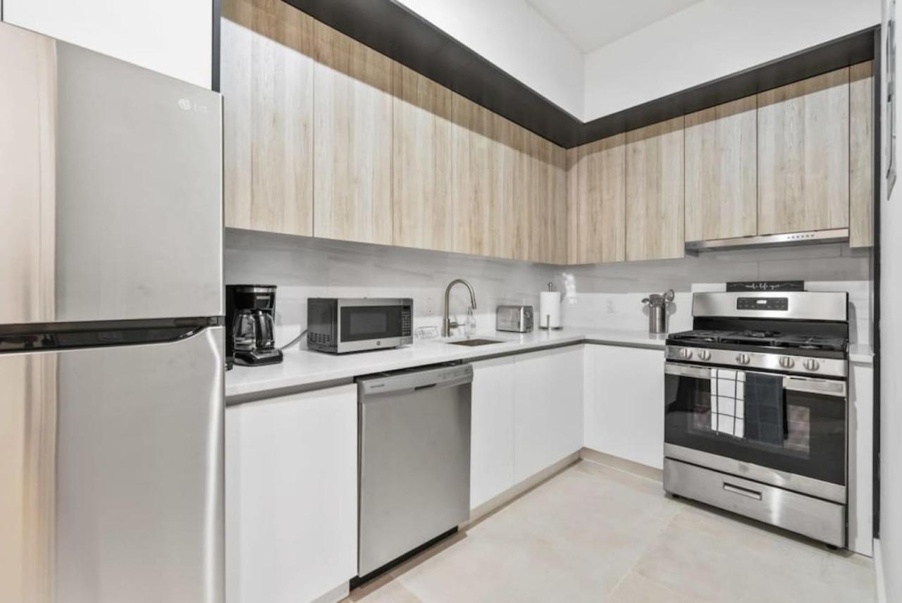 Top Notch 2 Bedroom Minutes From Central Park Khách sạn