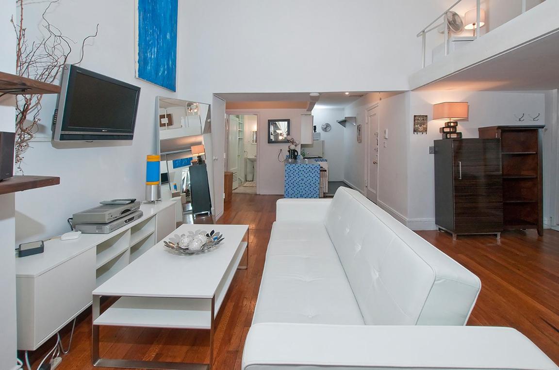Luxury Next To Times Square *
