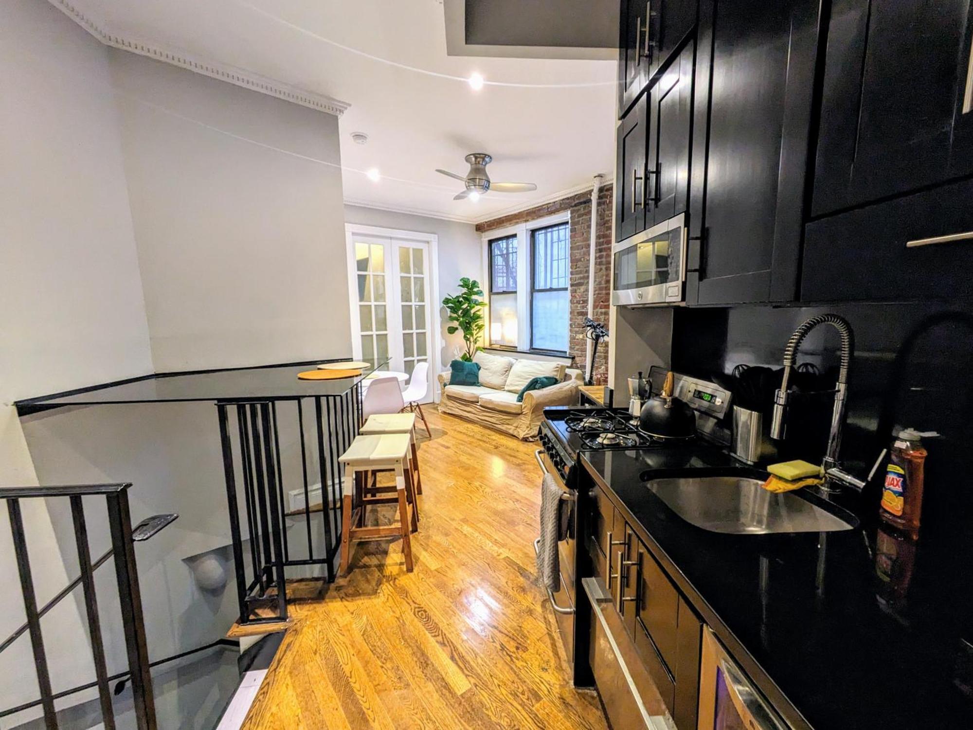 Nhà khách Lovely At 3 Bedroom At The Heart Of East Village