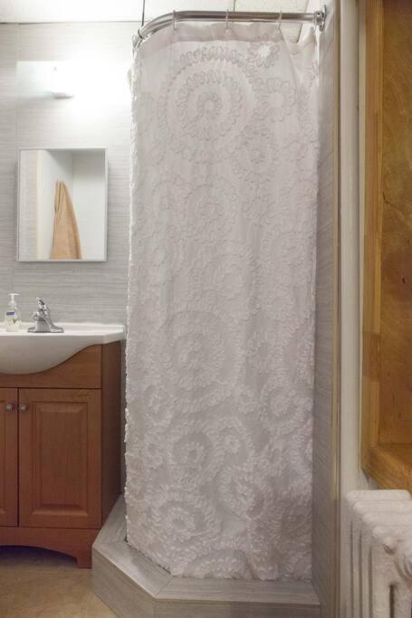 2 Bedroom With 3 Beds - Friends & Family Apartment New York