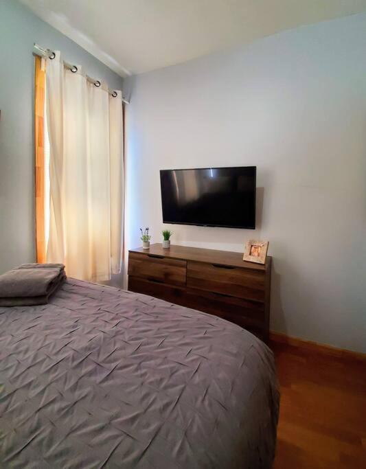 2 Bedroom With 3 Beds - Friends & Family Apartment *