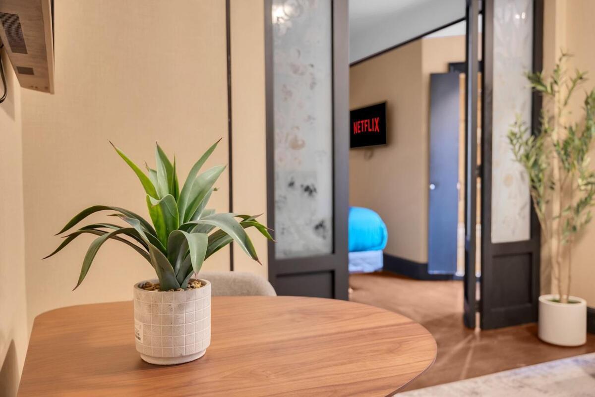 Căn hộ Premier Walking Distance To Times Square Ny *