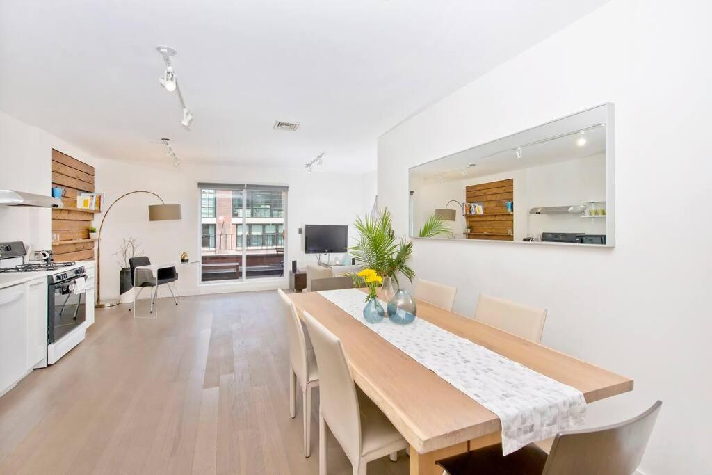 Apartment Beautiful Bright Renovated 2br With A Balcony- Sleeps 5 *
