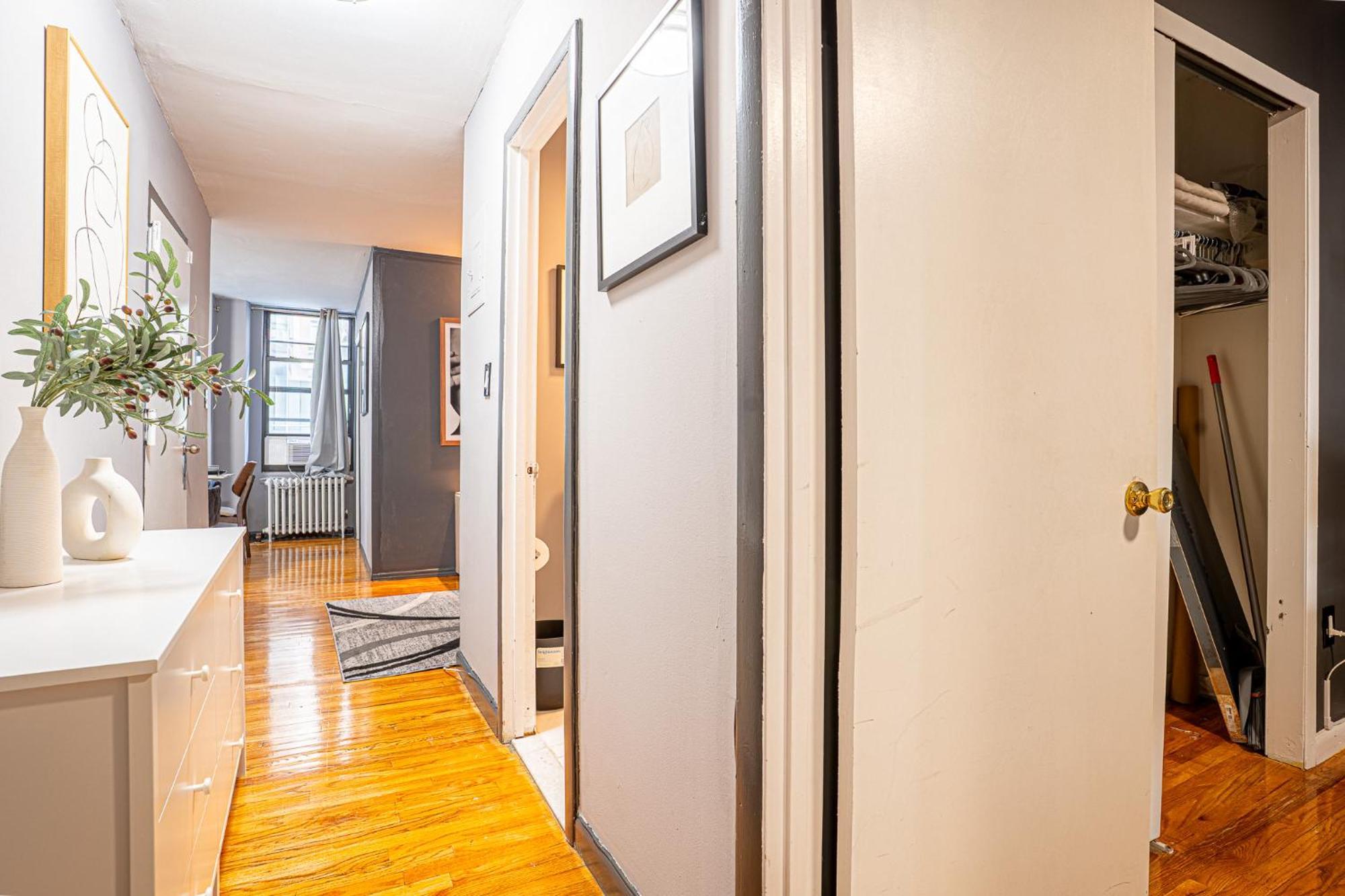 Căn hộ Stylish 3bd Near Empire *