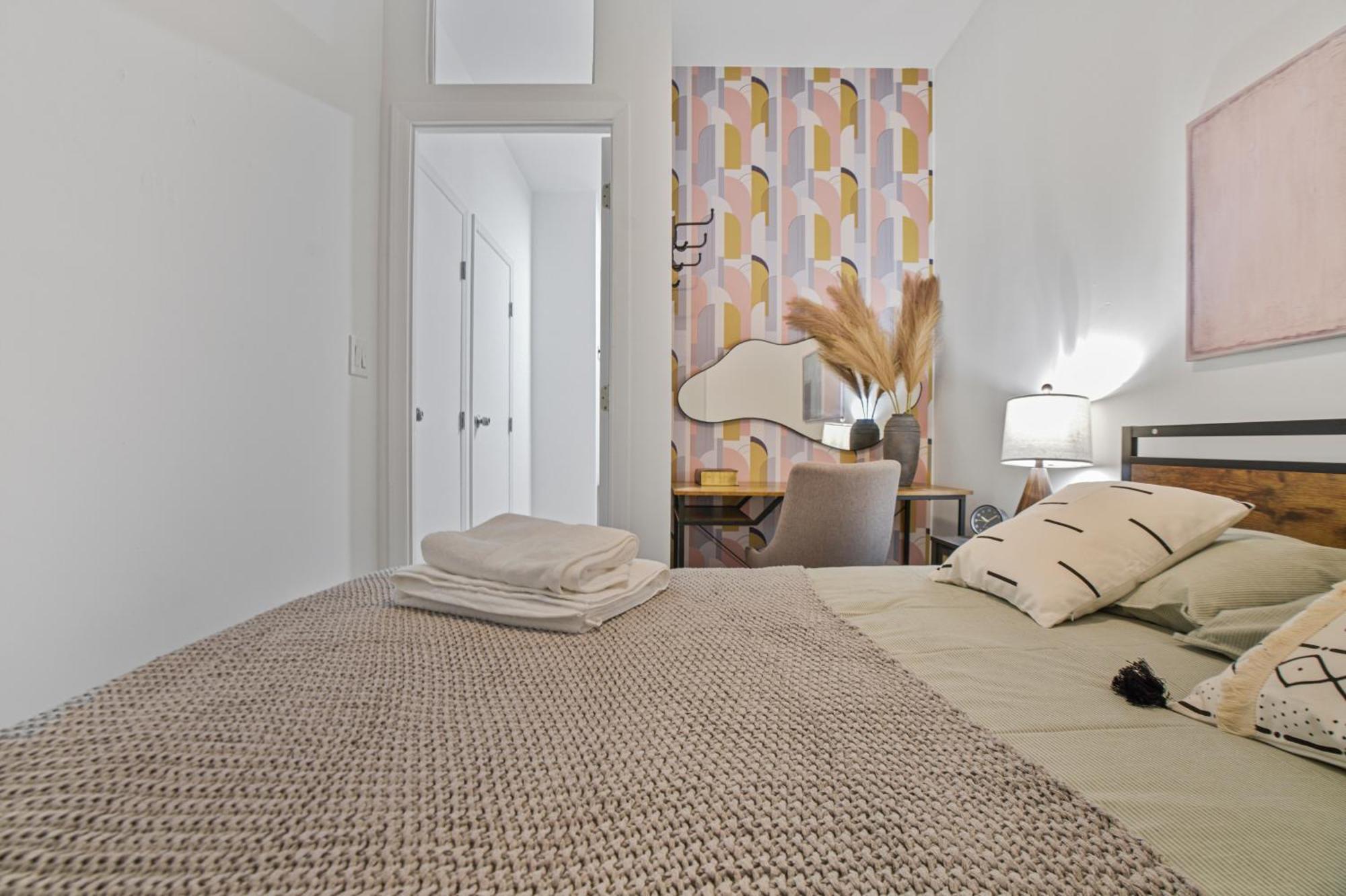 Designer 2 Bedroom Comfort Near Central Park Apartment *