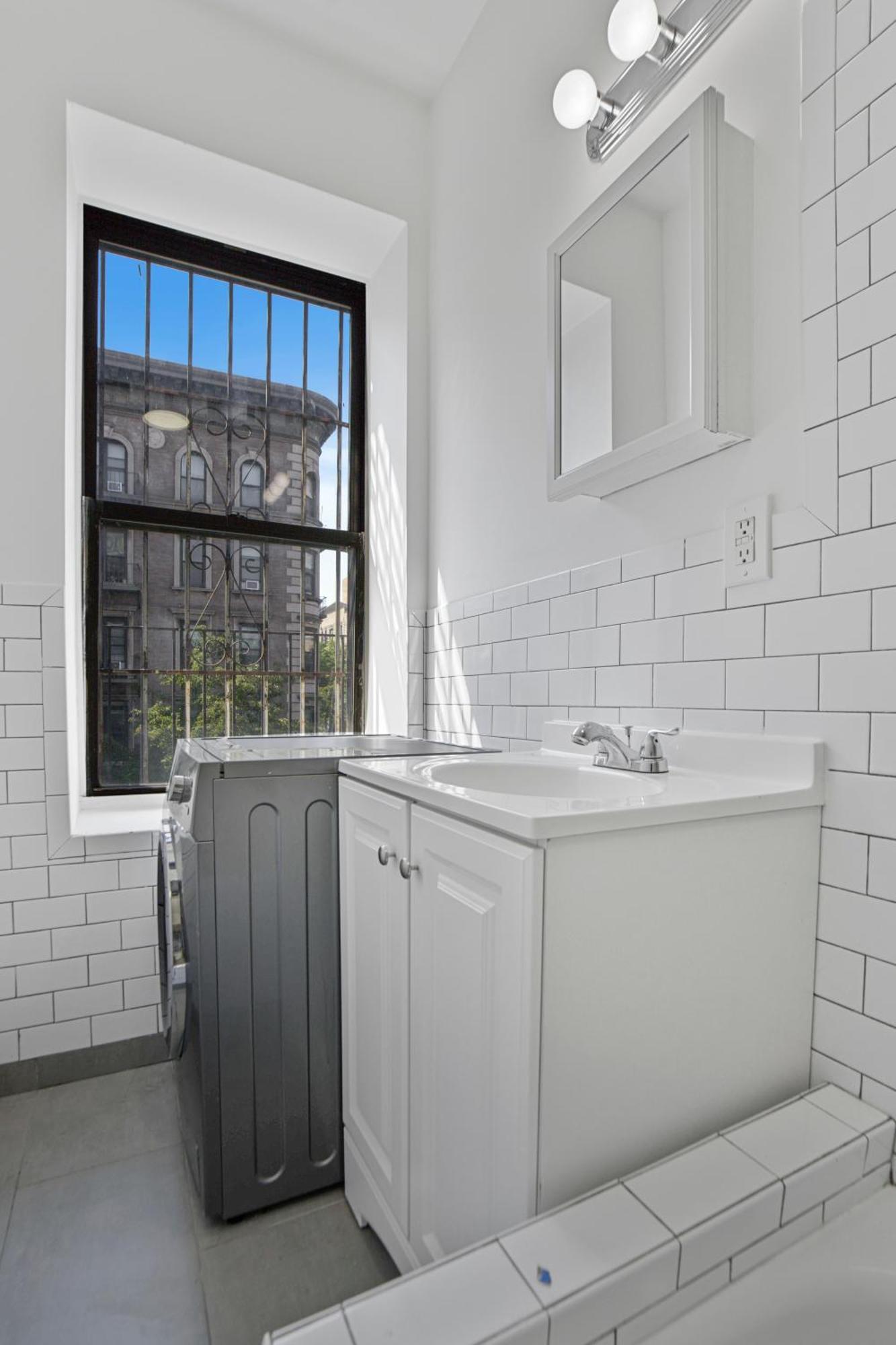 Designer 2 Bedroom Comfort Near Central Park *
