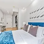Studio W Charming Juliet Balcony In Upper East