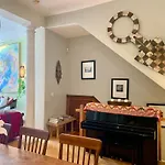 2 Bedrooms With One Private Bathroom In Lovely Home