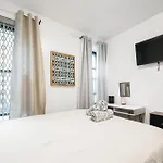 Spacious Modern Chinatown 3 Bedrooms