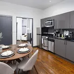 Spacious 4Bd With Backyard In Manhattan