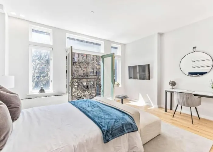 Studio W Charming Juliet Balcony In Upper East