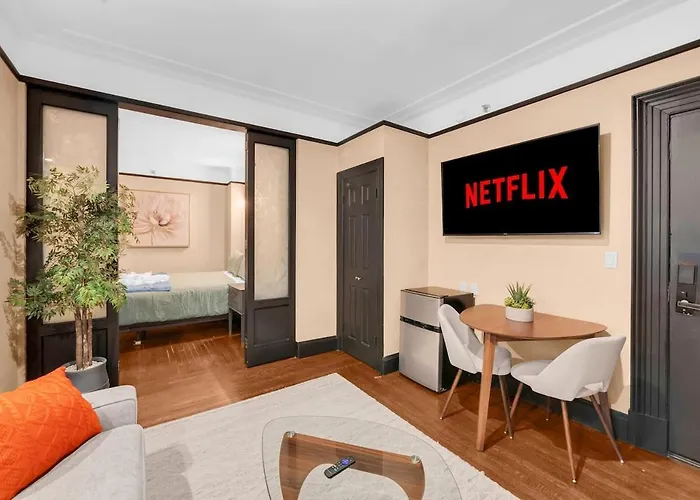 Beautiful Apt Near Times Square With Gym & Patio
