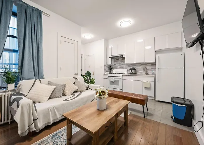 Spacious Modern Chinatown 3 Bedrooms