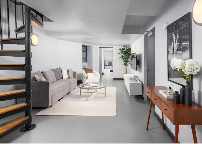 Spacious 4Bd With Backyard In Manhattan