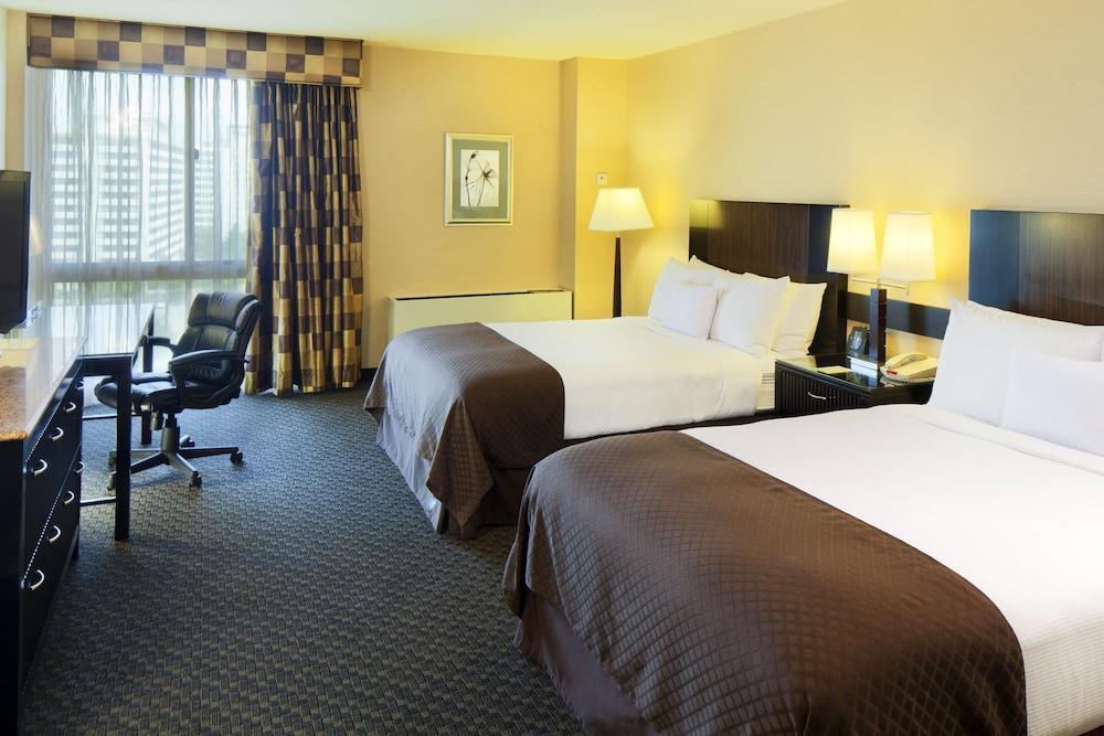 Khách sạn Doubletree By Hilton Jfk Airport 3*