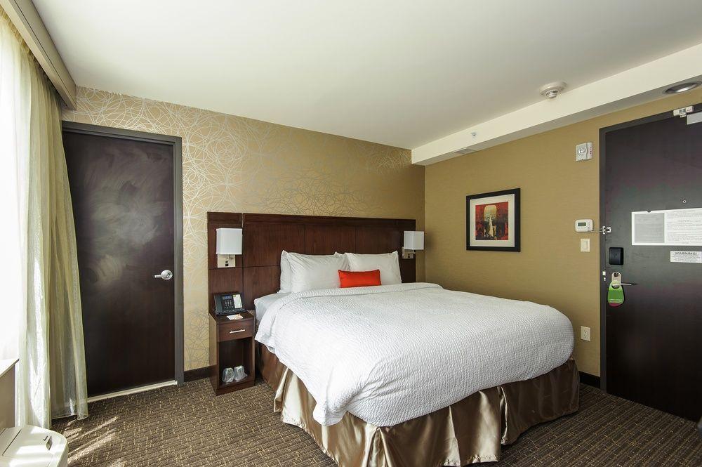 Courtyard By Marriott Times Square West Khách sạn 3*