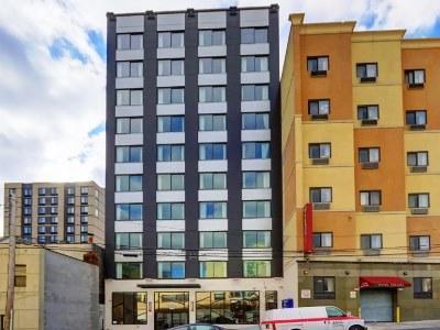 Khách sạn Microtel By Wyndham Long Island