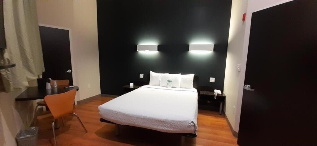 Khách sạn Feather Factory 3*