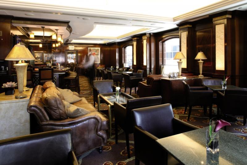 Khách sạn Warwick 4*