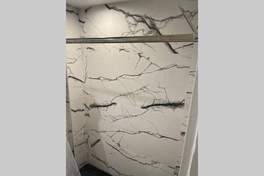 Private Gated House With Gym In Williamsburg Bk 10 Mins To Manhattan! Casa de férias *