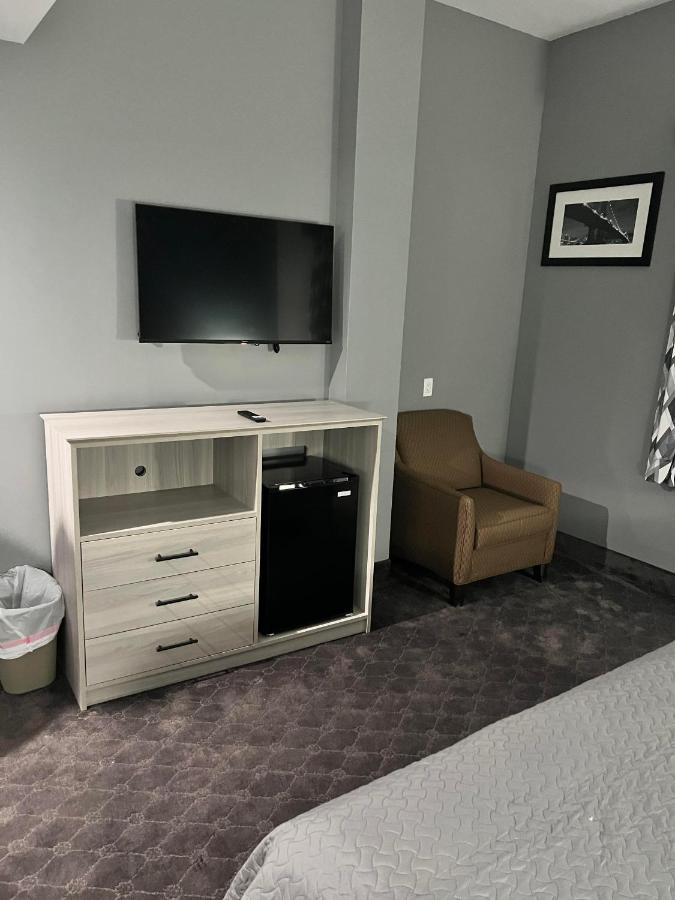 Khách sạn Deluxe & - Long Island Nyc 2*