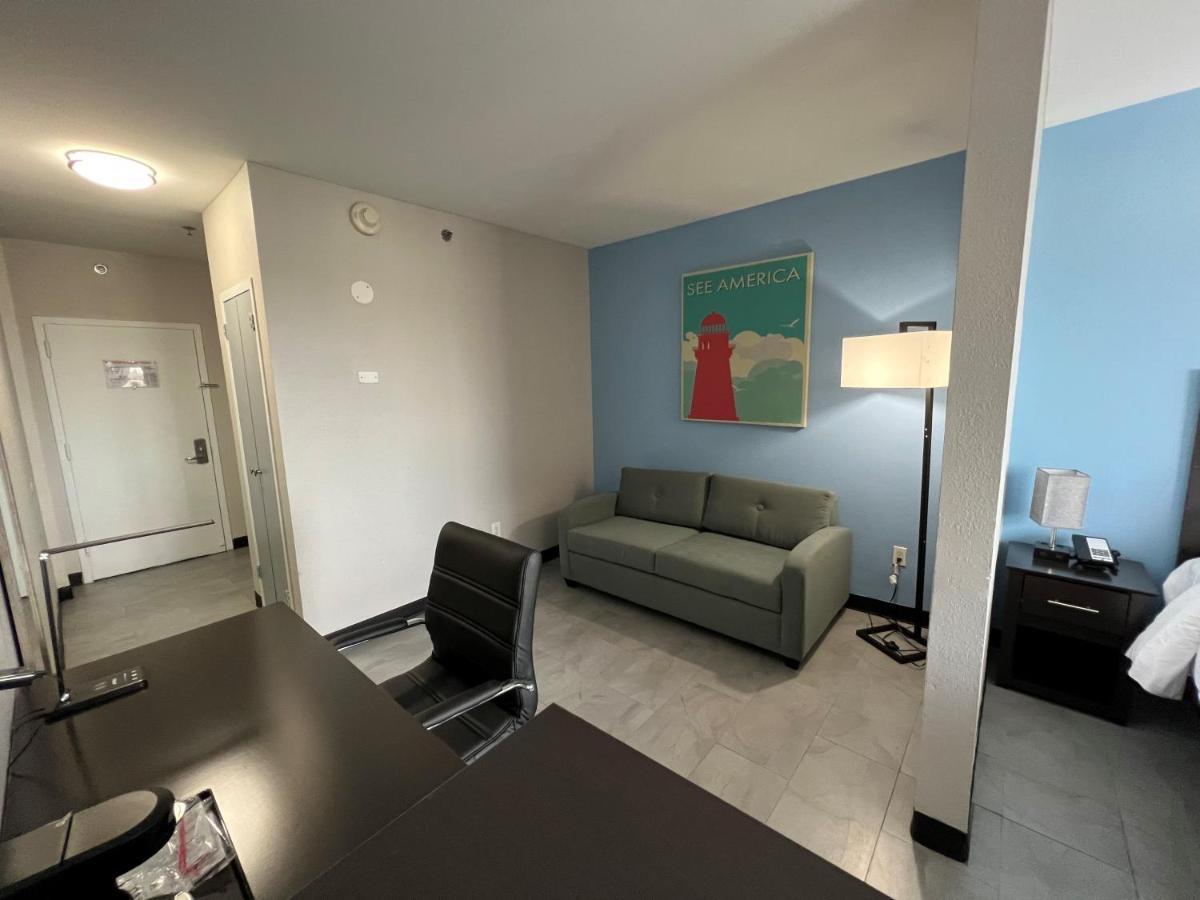 Khách sạn Travelodge By Wyndham Queens New York