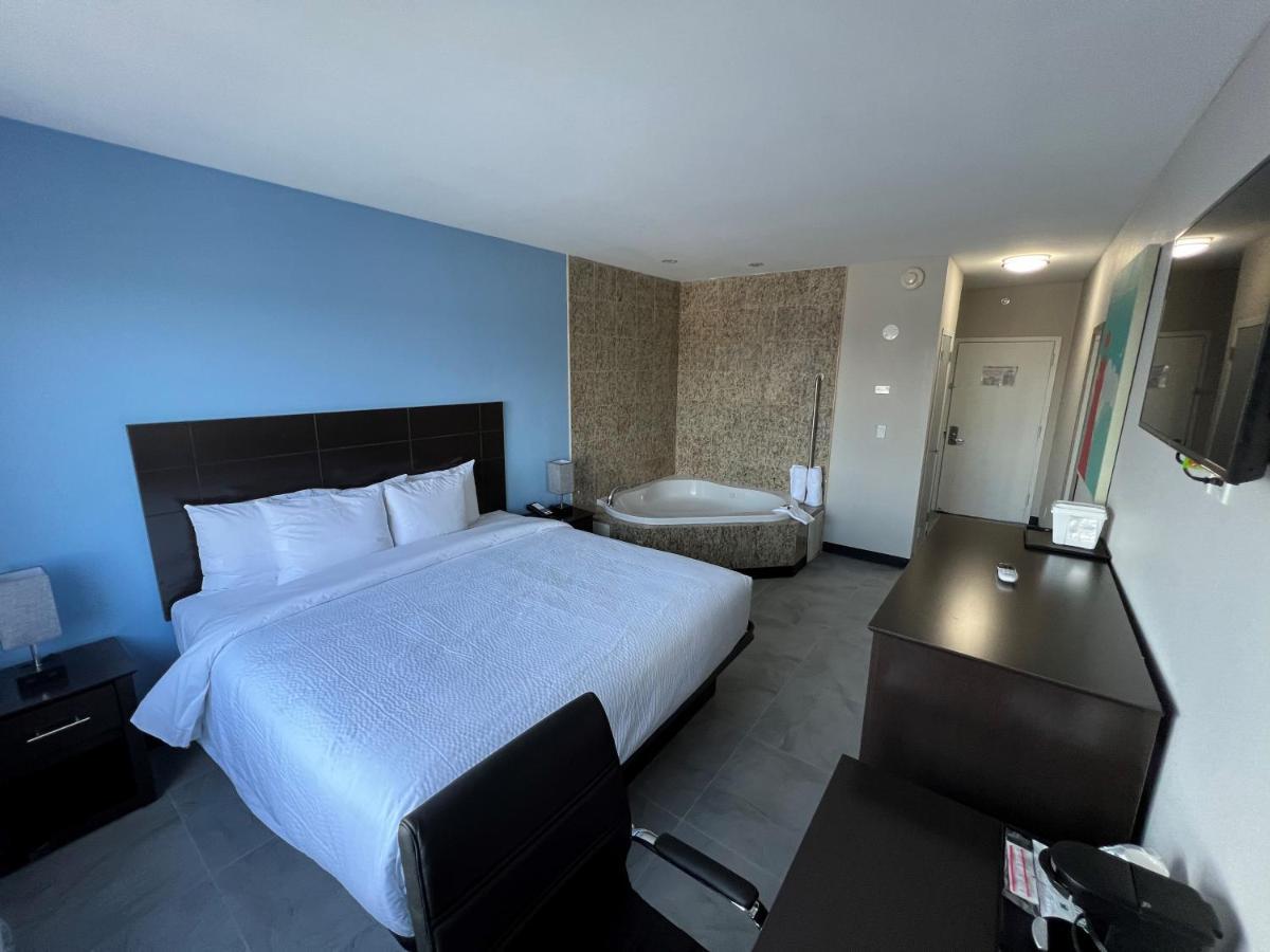 Khách sạn Travelodge By Wyndham Queens