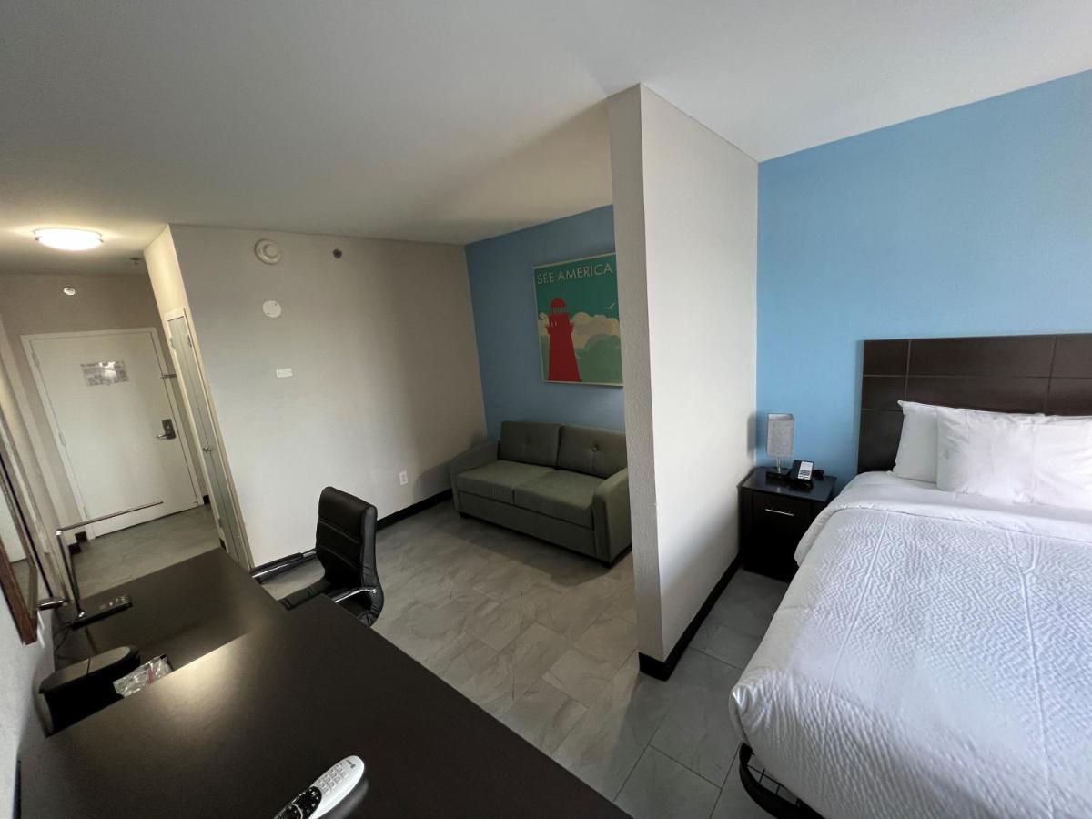 Travelodge By Wyndham Queens Khách sạn 3*