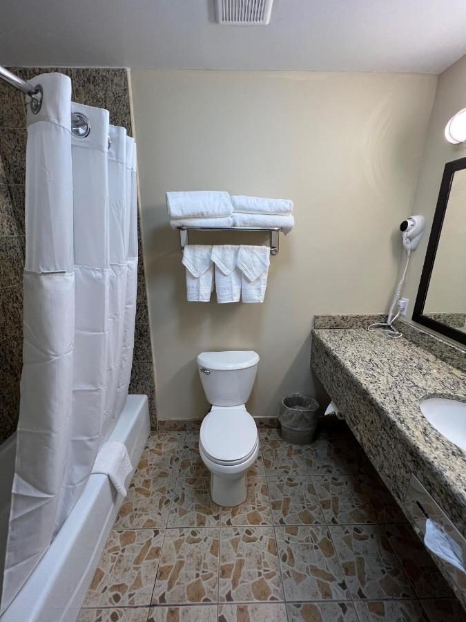 Khách sạn Travelodge By Wyndham Queens New York