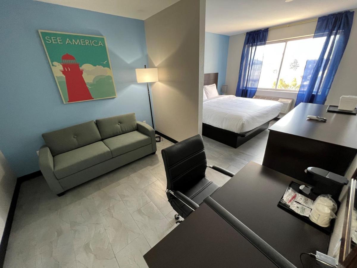 Travelodge By Wyndham Queens Khách sạn