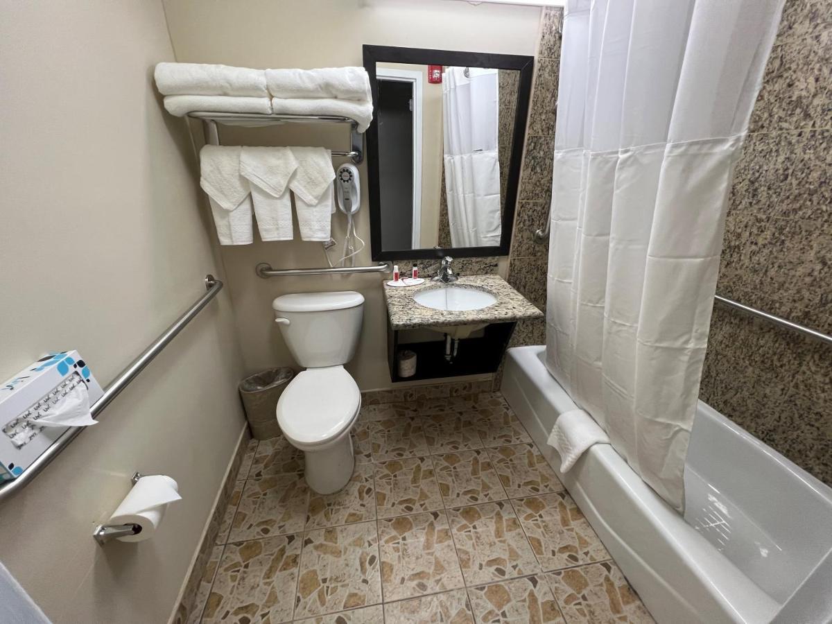 Khách sạn Travelodge By Wyndham Queens