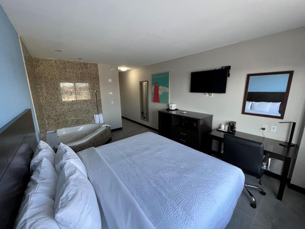 Khách sạn Travelodge By Wyndham Queens
