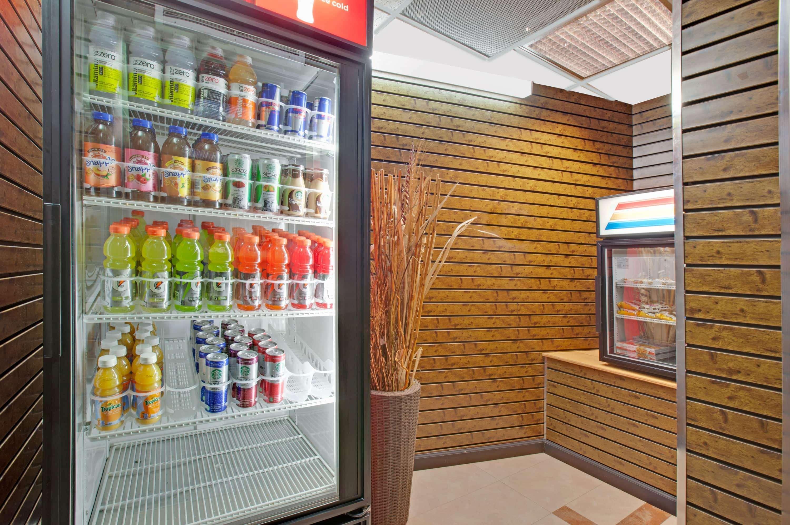 Ramada By Wyndham Bronx Khách sạn 3*