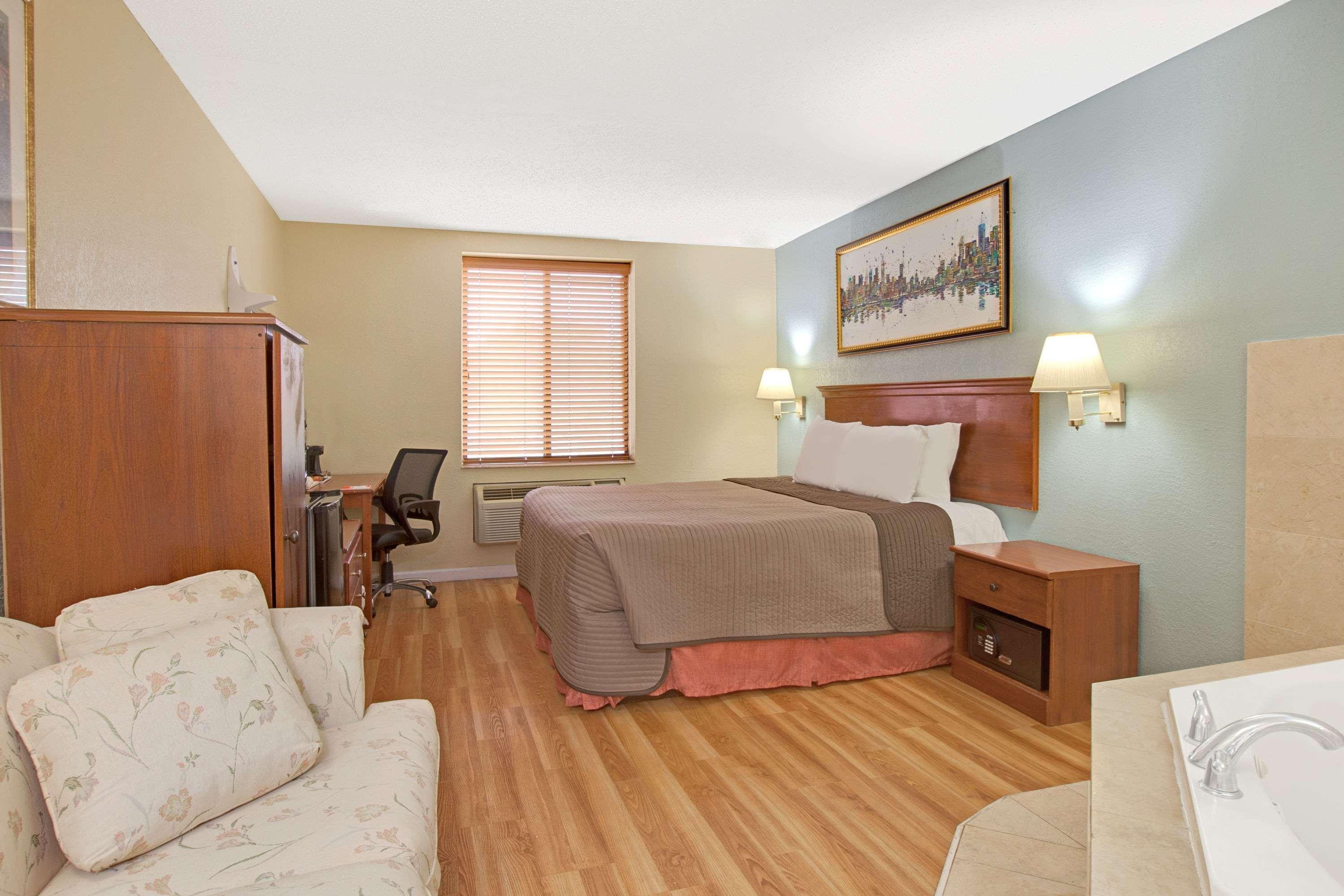 Khách sạn Quality Jfk Airport Rockaway Blvd 2*