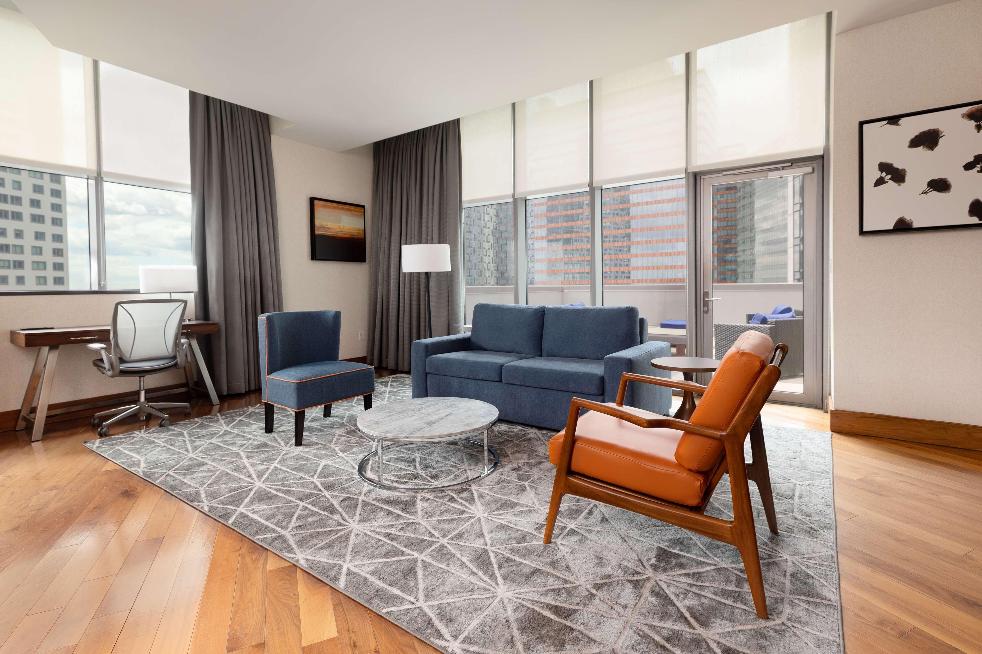 Hilton Garden Long Island Khách sạn 3*