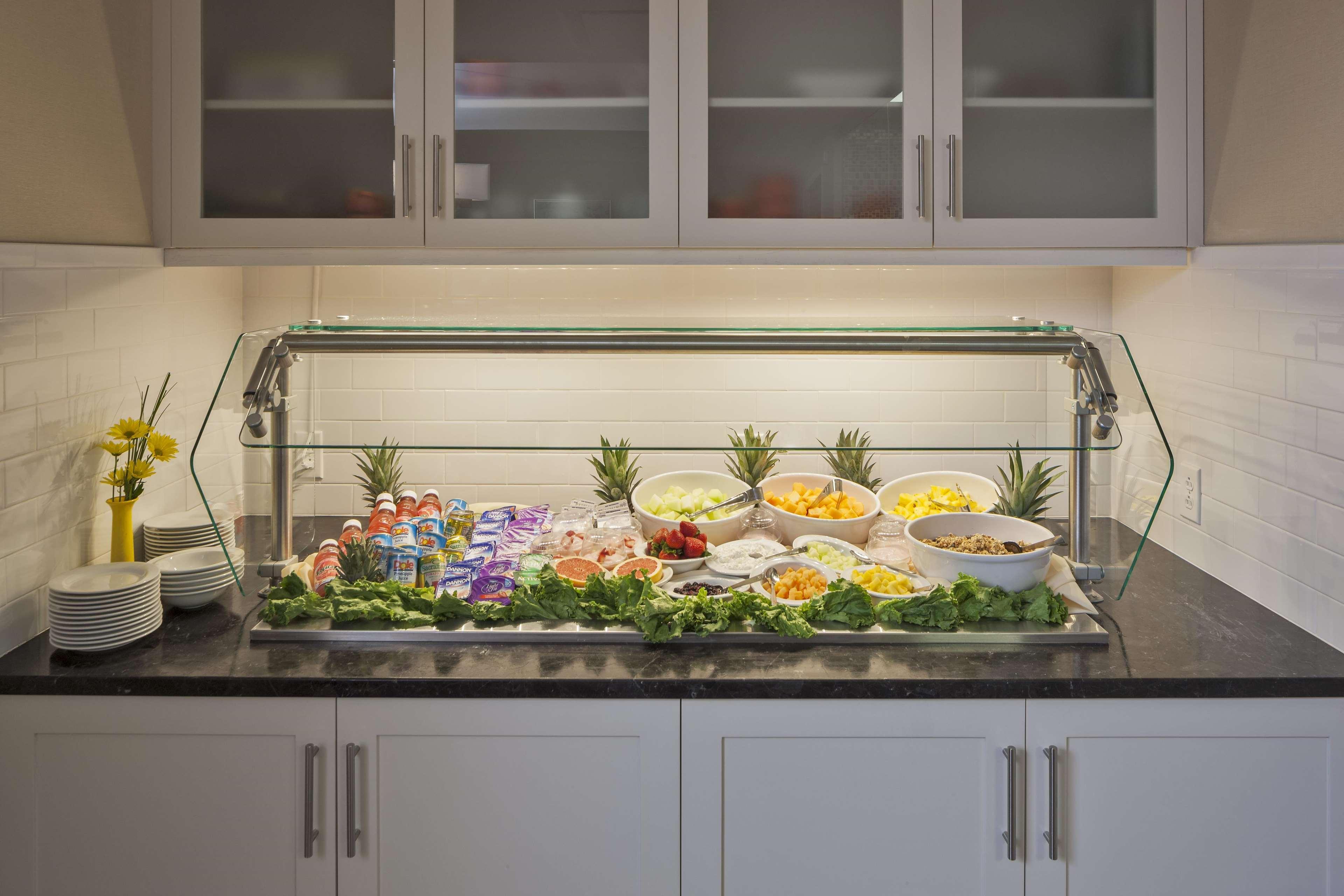 Hilton Garden Long Island Khách sạn 3*