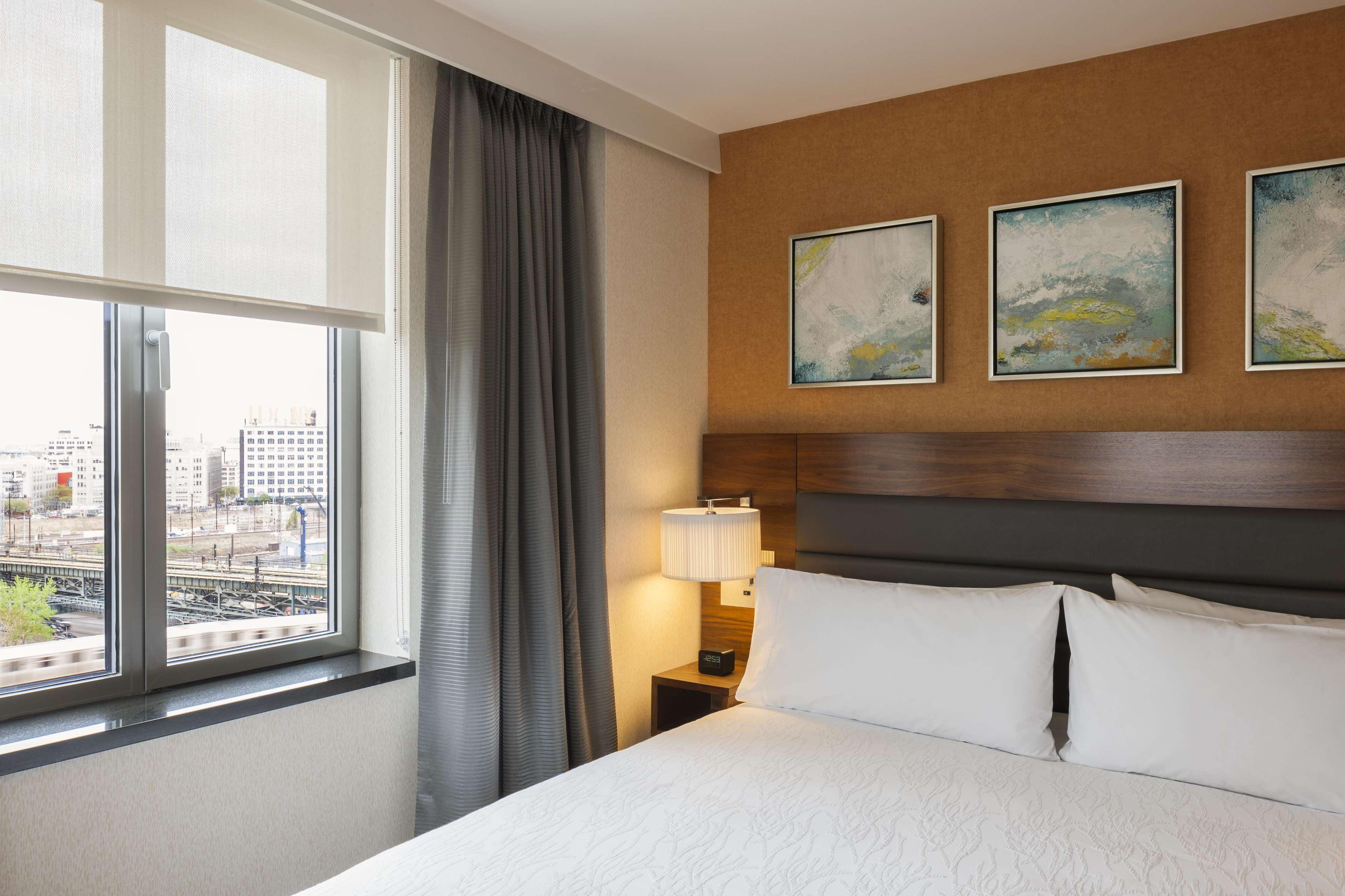 Khách sạn Hilton Garden Long Island New York