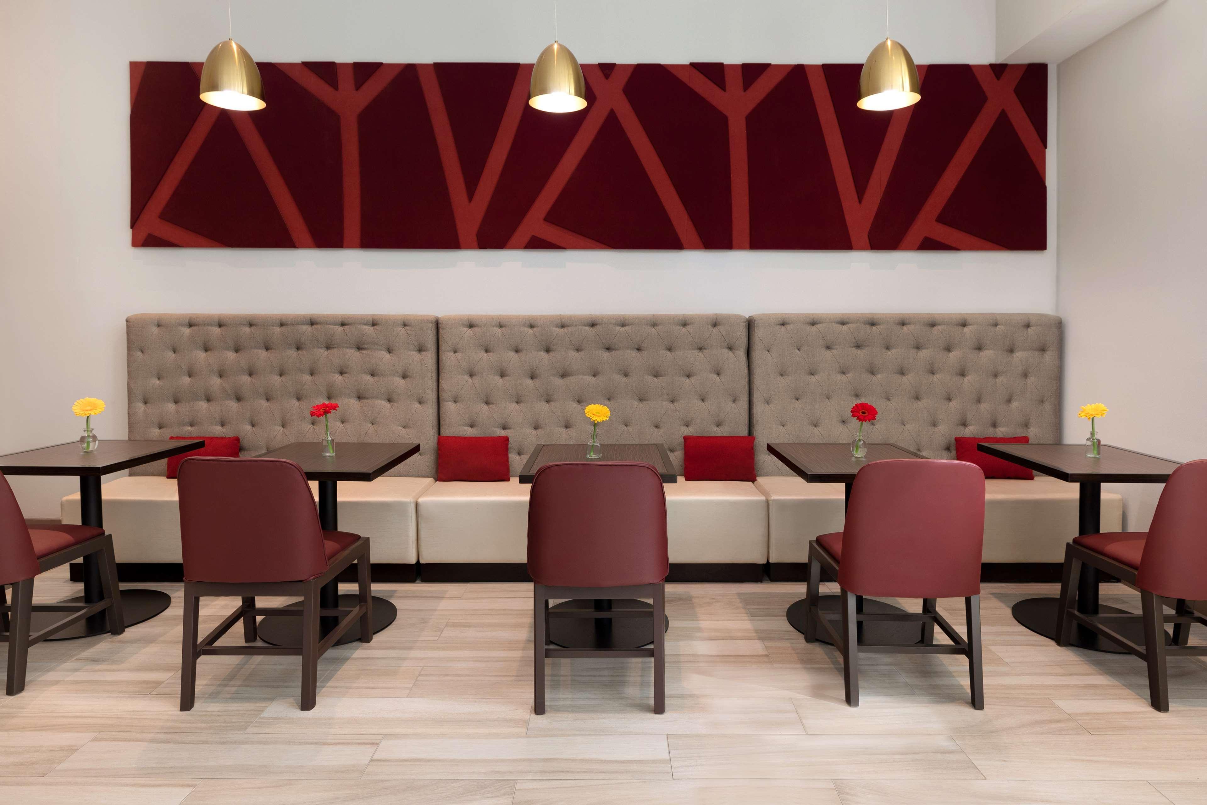 Hilton Garden Long Island Khách sạn