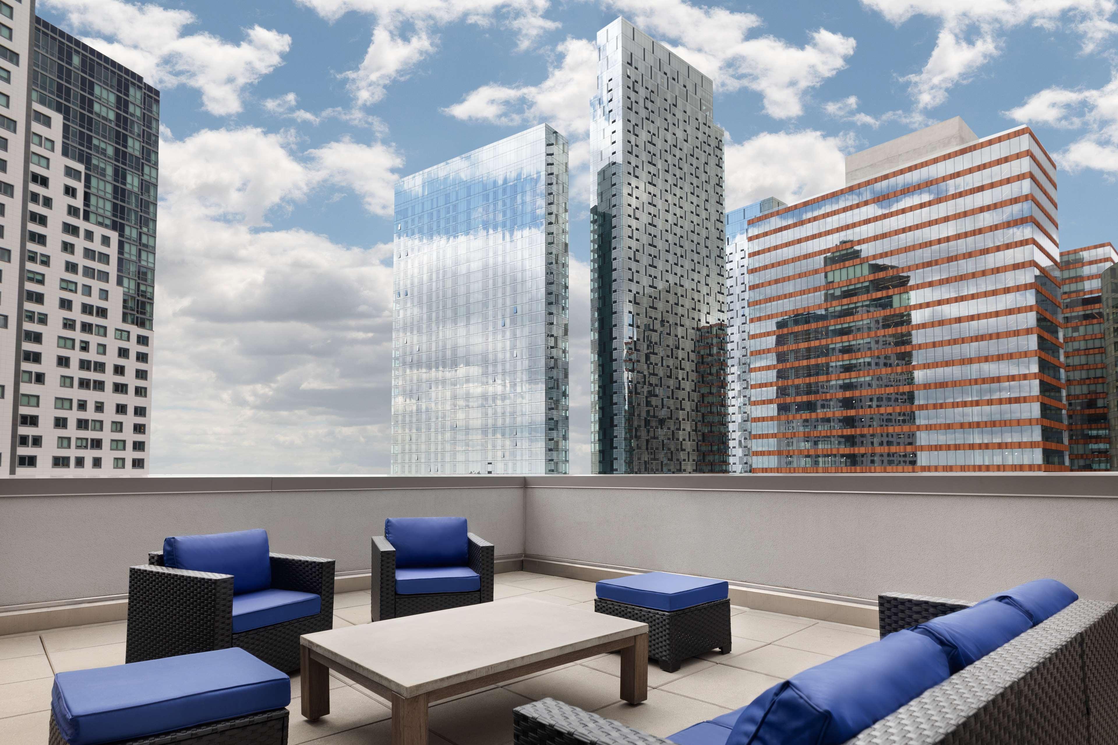 Hilton Garden Long Island Khách sạn 3*