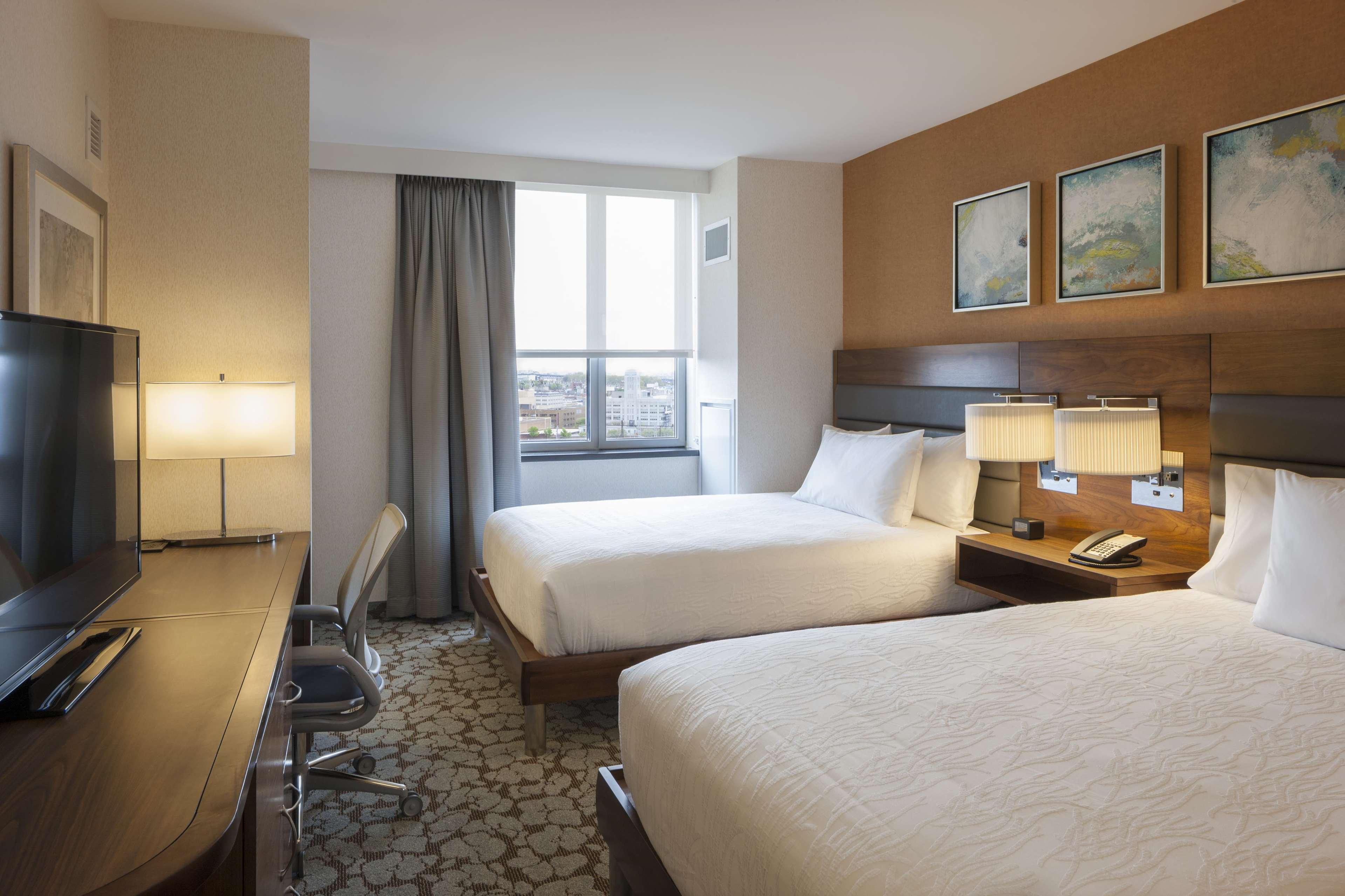 Khách sạn Hilton Garden Long Island New York