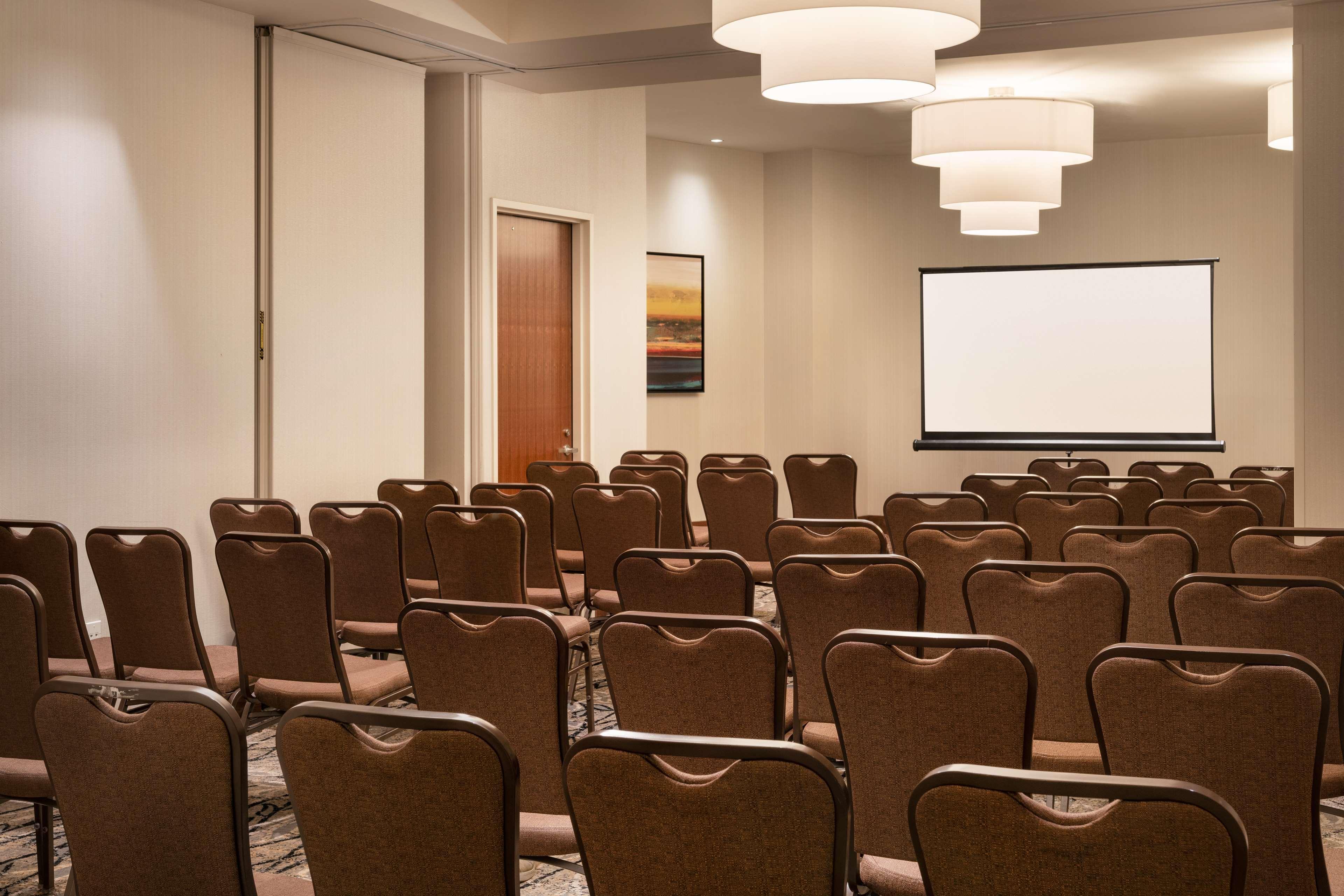 Hilton Garden Long Island Khách sạn